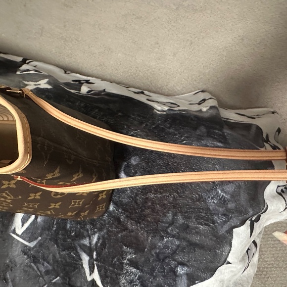 Louis Vuitton never full - Picture 8 of 11